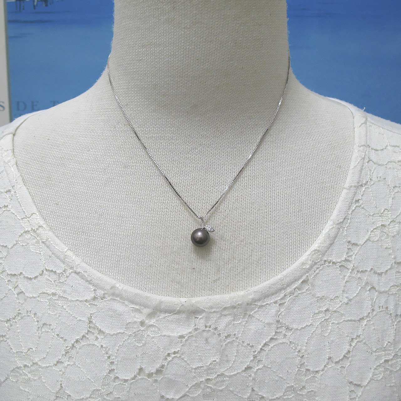 黒蝶真珠 9.3ミリSVリンゴちゃんペンダント - 画像 (6)