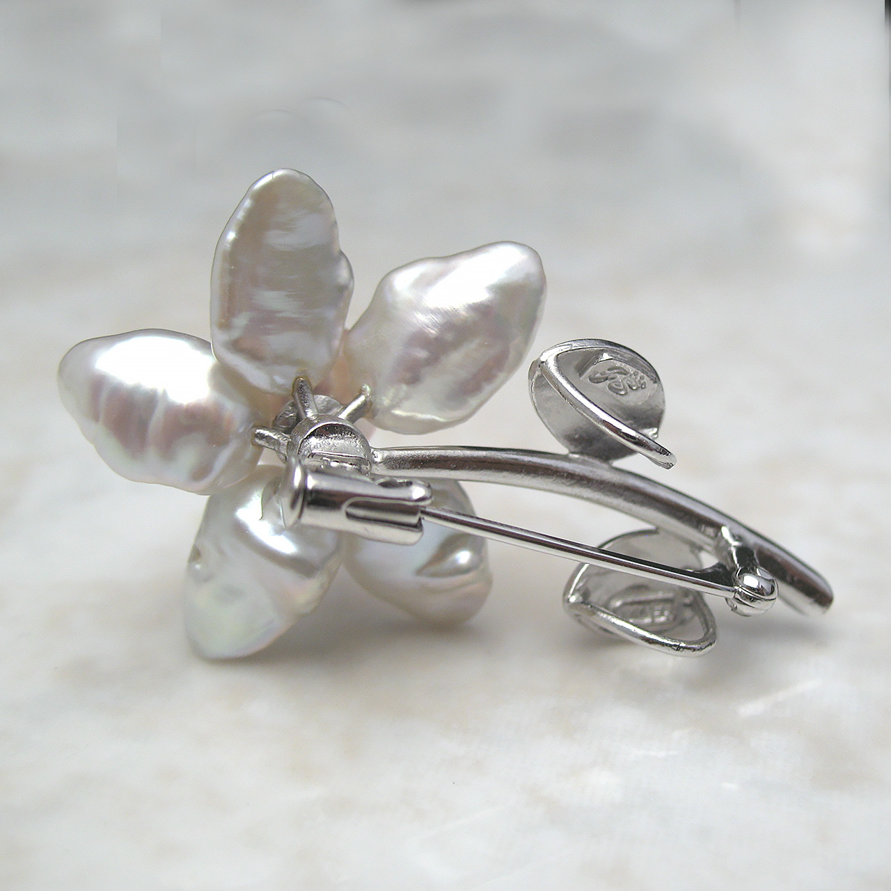 『TimelessFlower 花一輪 』ブローチ兼ペンダント - 画像 (4)